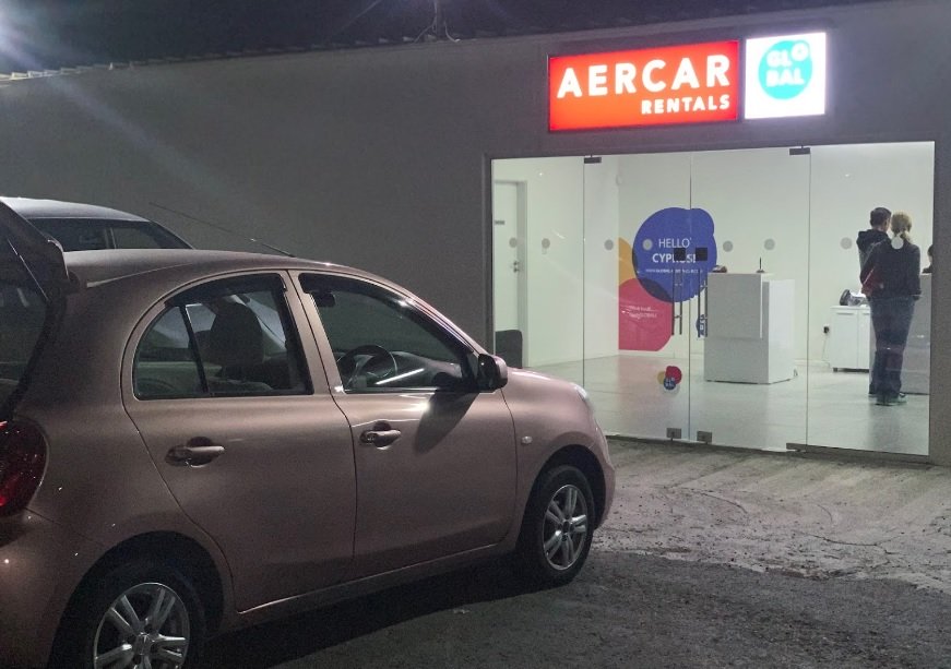 דלפק חברת ההשכרה AERCAR המספקת גם את השירות ללקוחות Global Rent A Car בסמוך לשדה התעופה