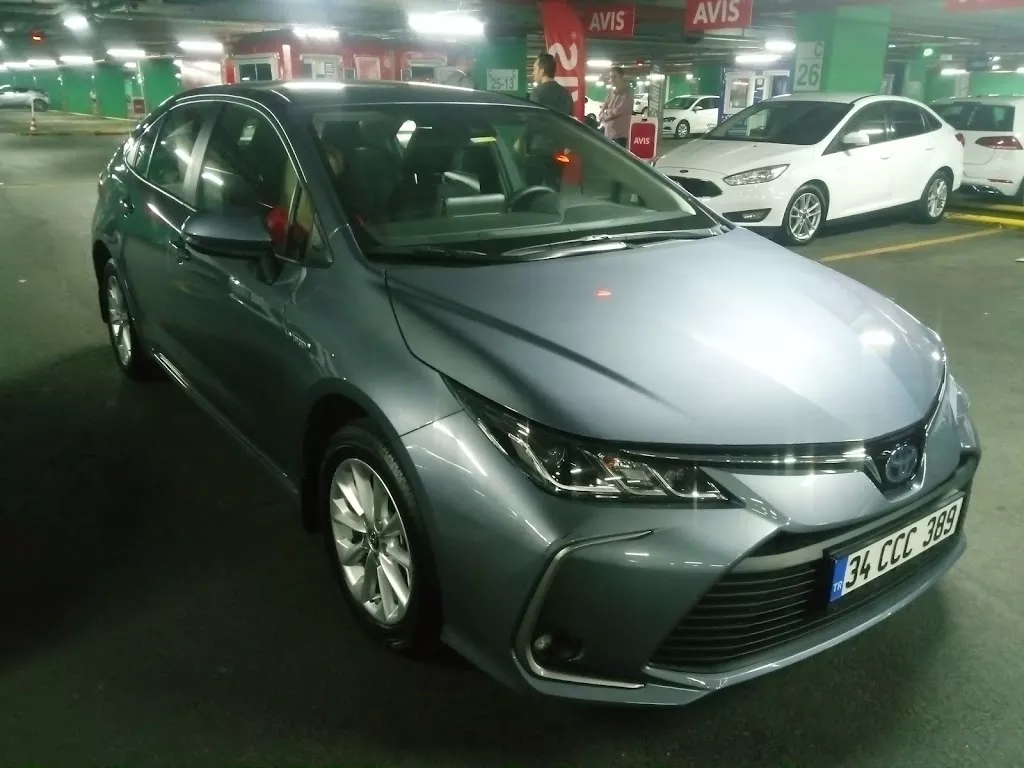 מגרש הרכבים התת קרקעי של חברת אוויס בשדה התעופה