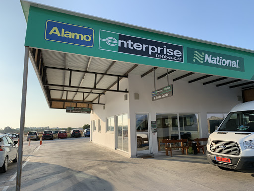 סניף ההשכרה של המותגים אלאמו, נאשיונאל ואנטרפרייז (כולן בבעלות חברת אנטרפרייז) הנמצא בסמוך לשדה התעופה